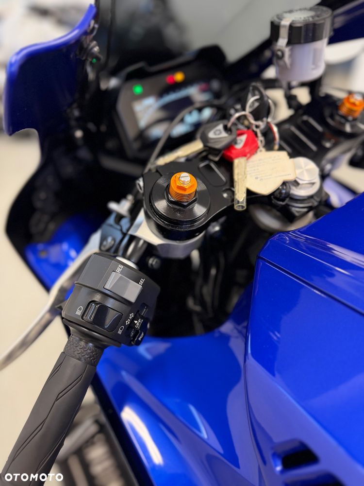 Yamaha R7 - 23