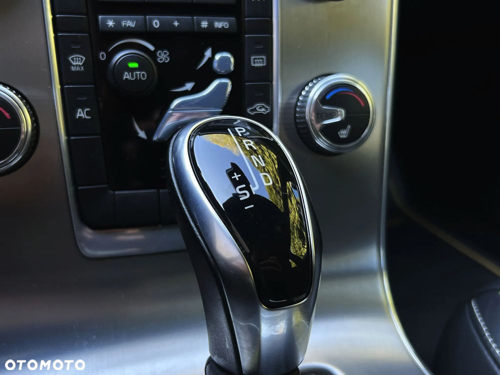 Volvo V60 D4 Geartronic Summum - 29