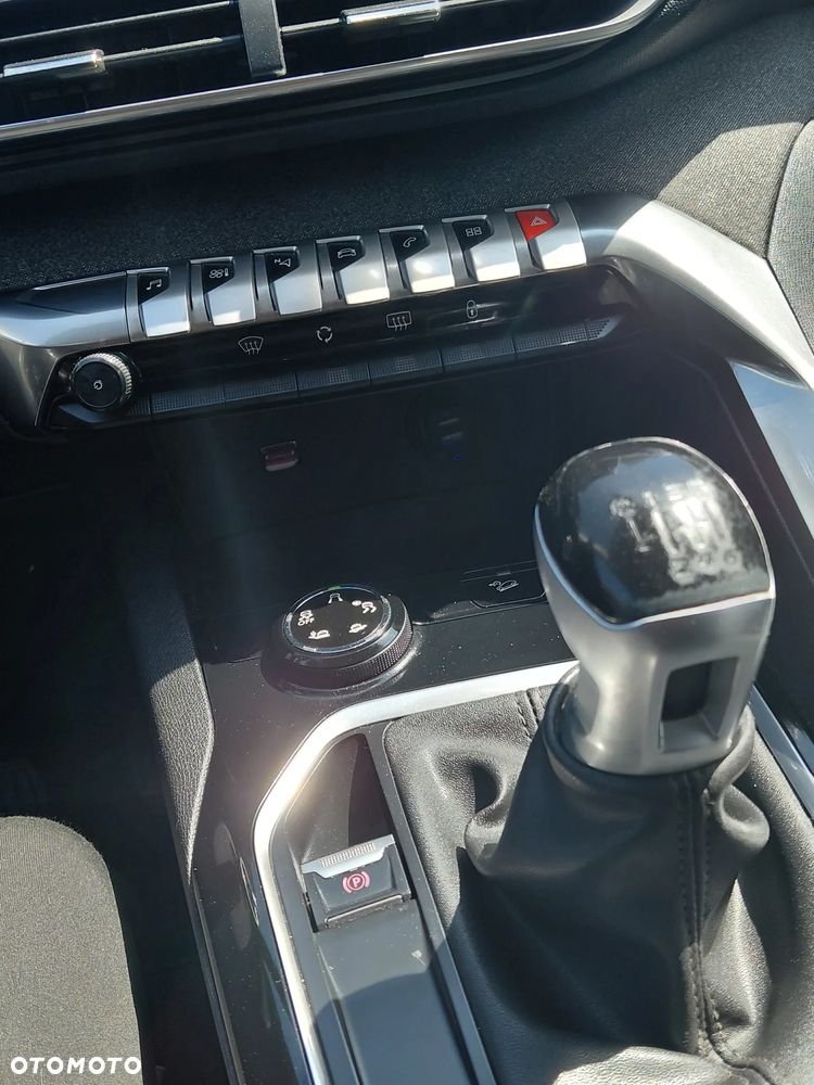 Peugeot 3008 2.0 BlueHDi Allure S&S - 11