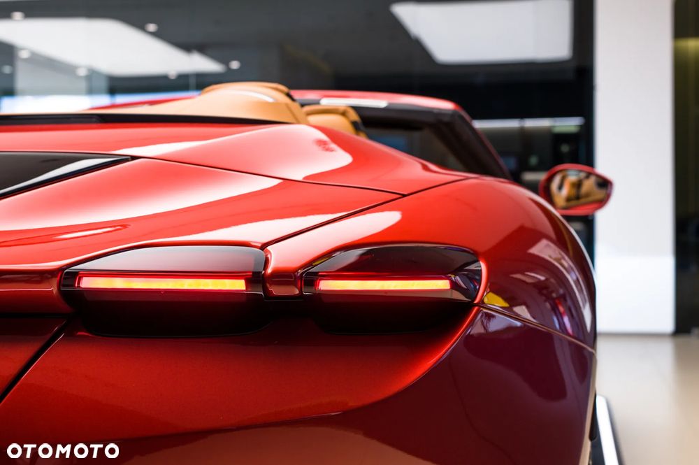 Ferrari Roma Spider - 16