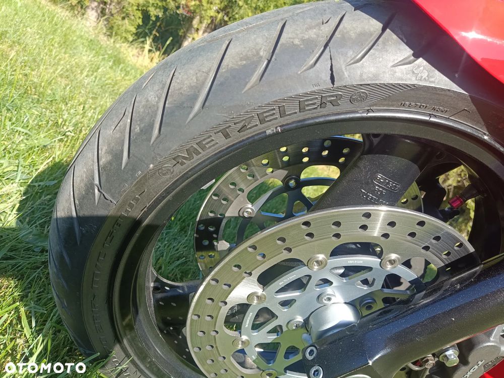 Kawasaki ZRX - 12
