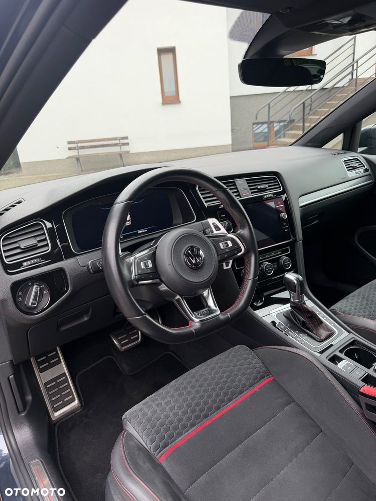Volkswagen Golf - 18
