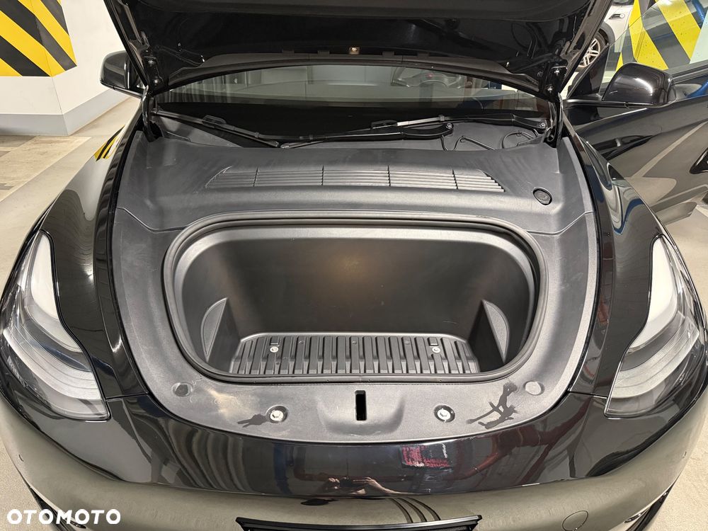 Tesla Model Y Performance AWD - 29