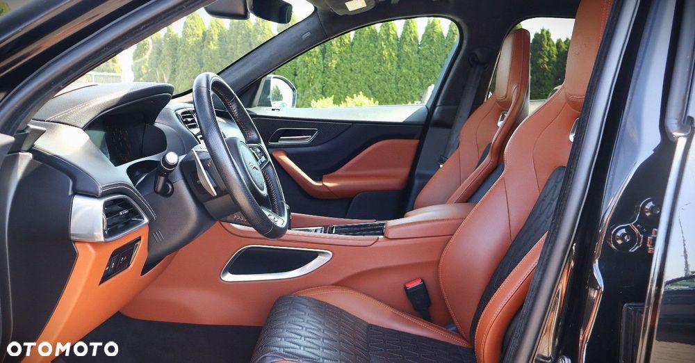 Jaguar F-Pace - 14