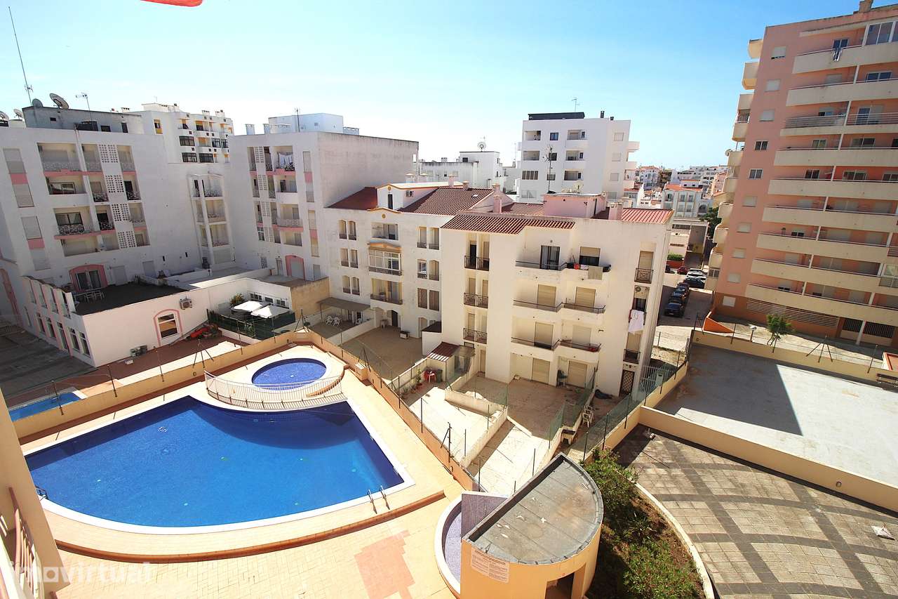 Armação de Pêra T2 Perto do mercado com Piscina, Garagem e Arrecadação - Grande imagem: 4/21