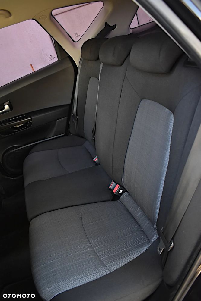 Kia Ceed - 8