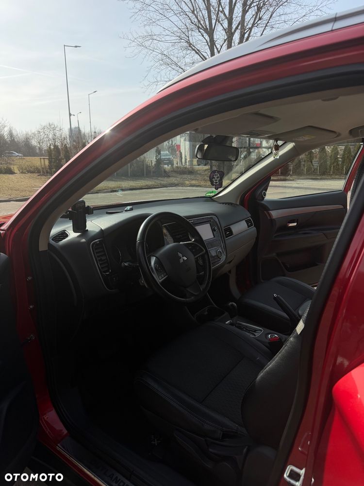 Mitsubishi Outlander 2.2 DID Instyle Navi 4WD - 7