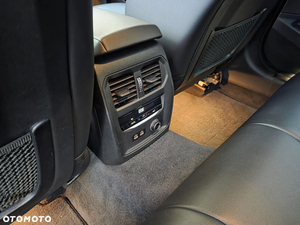 BMW Seria 3 320d Sport Line Shadow - 13