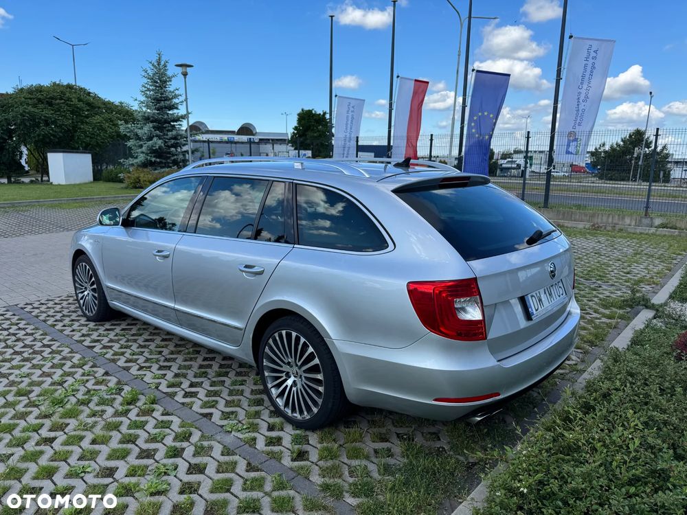 Skoda Superb 2.0 TDI 4x4 L&K DSG - 4
