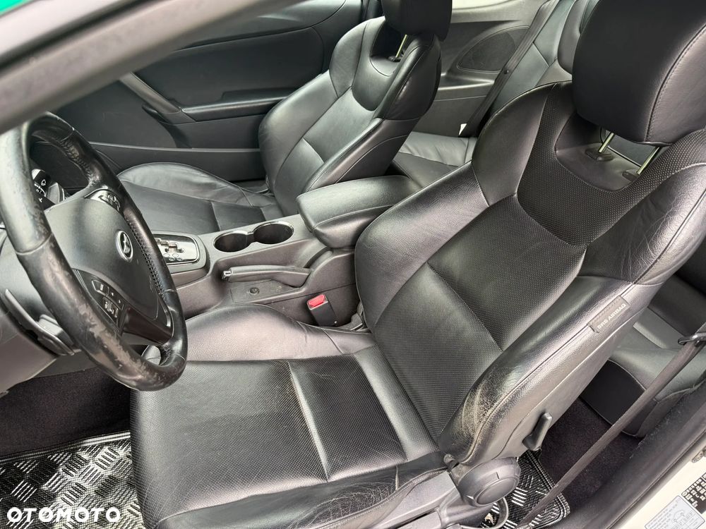 Hyundai Genesis Coupe - 11