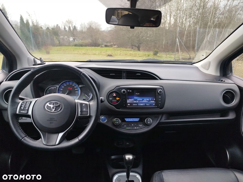Toyota Yaris Hybrid 100 Premium - 13