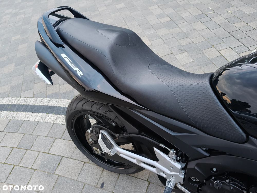 Suzuki GSR - 8