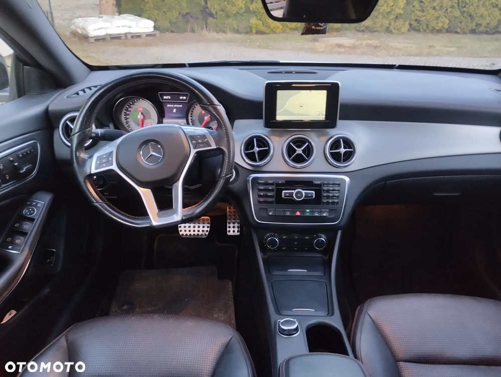 Mercedes-Benz CLA - 12