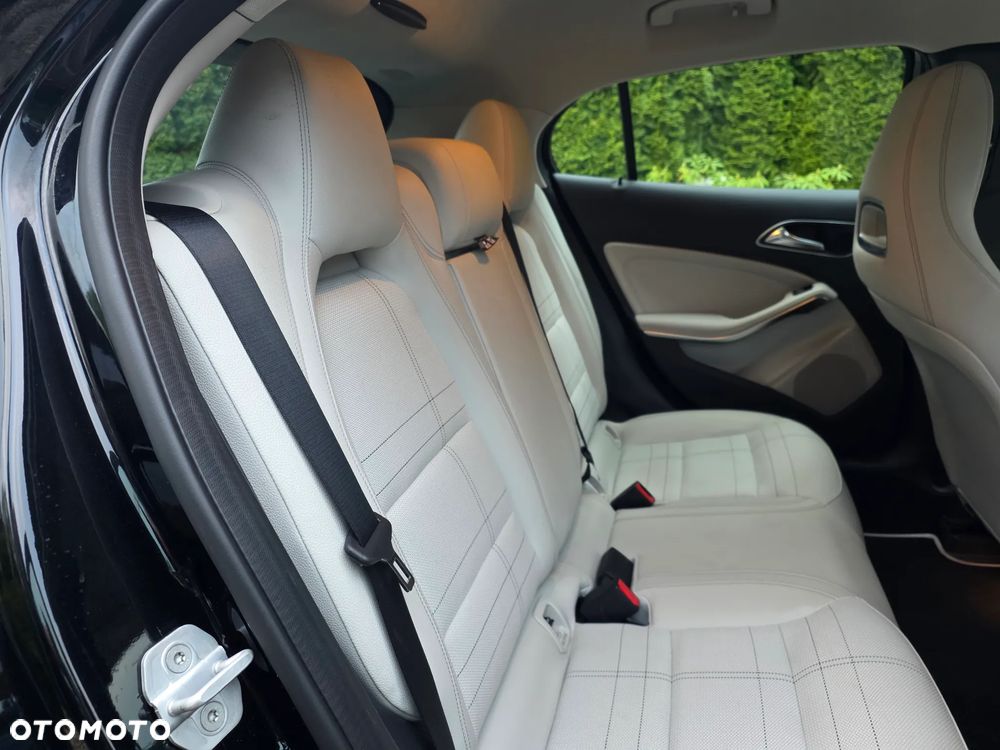 Mercedes-Benz GLA 200 (CDI) d 4Matic 7G-DCT AMG Line - 24