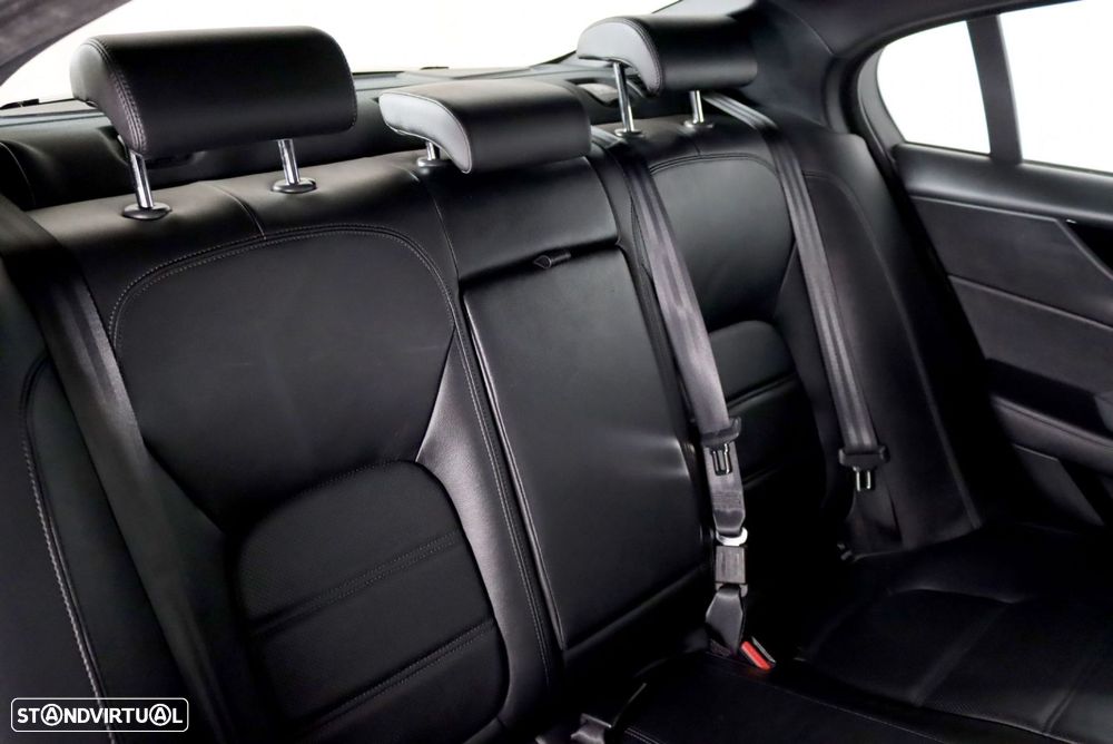 Jaguar XE D180 Aut. R-Dynamic S - 31