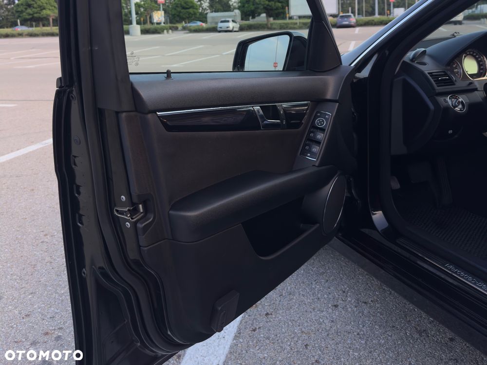 Mercedes-Benz Klasa C 180 CGI Automatik BlueEFFICIENCY - 13