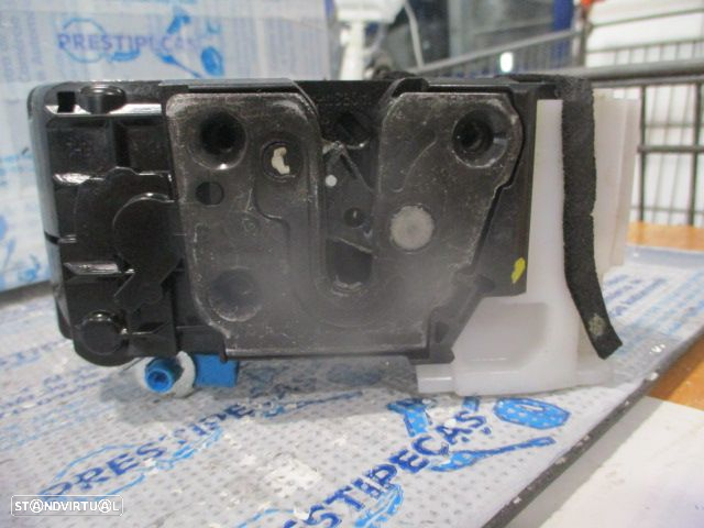 Fecho 1J030LR03 HYUNDAI  I20 FASE 2 2013 1.1CRDI 75CV 5P BRANCO FD 4 PINOS - 3