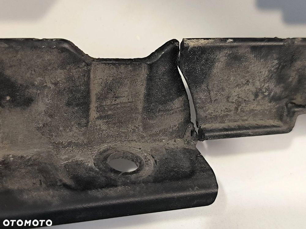 Grill Atrapa Mitsubishi Pajero 2008 SUV Diesel 147kW 3200cm³ - 2