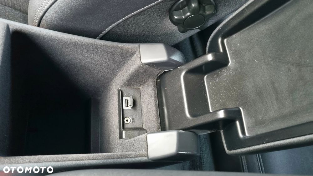 Volvo V60 D4 Momentum - 33