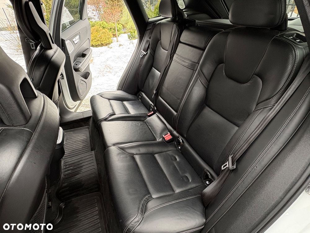 Volvo XC 60 T5 AWD R-Design - 13