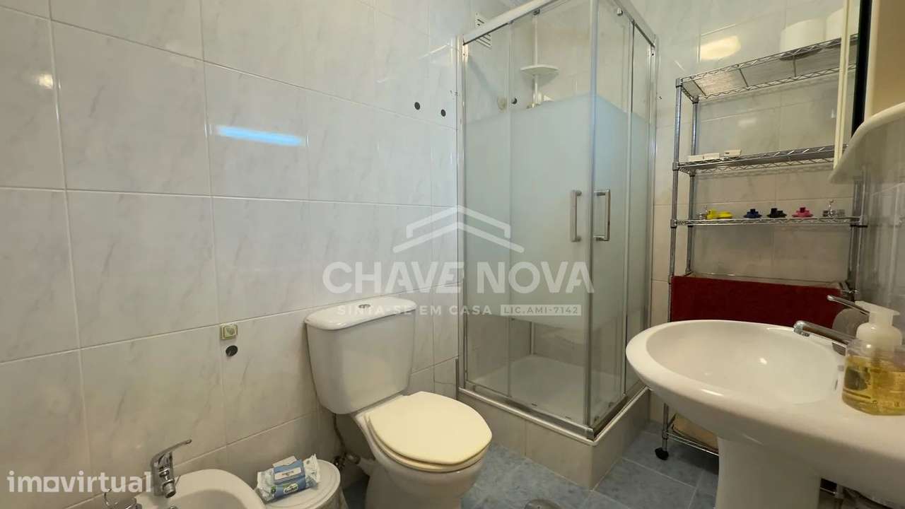 Apartamento T2 em Oliveira do Douro com lugar de garagem e terraço - Grande imagem: 4/21