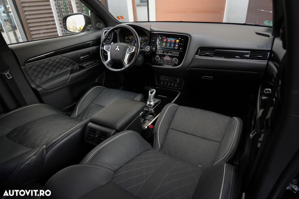 Mitsubishi Outlander 2.4 4WD Diamant+ - 19