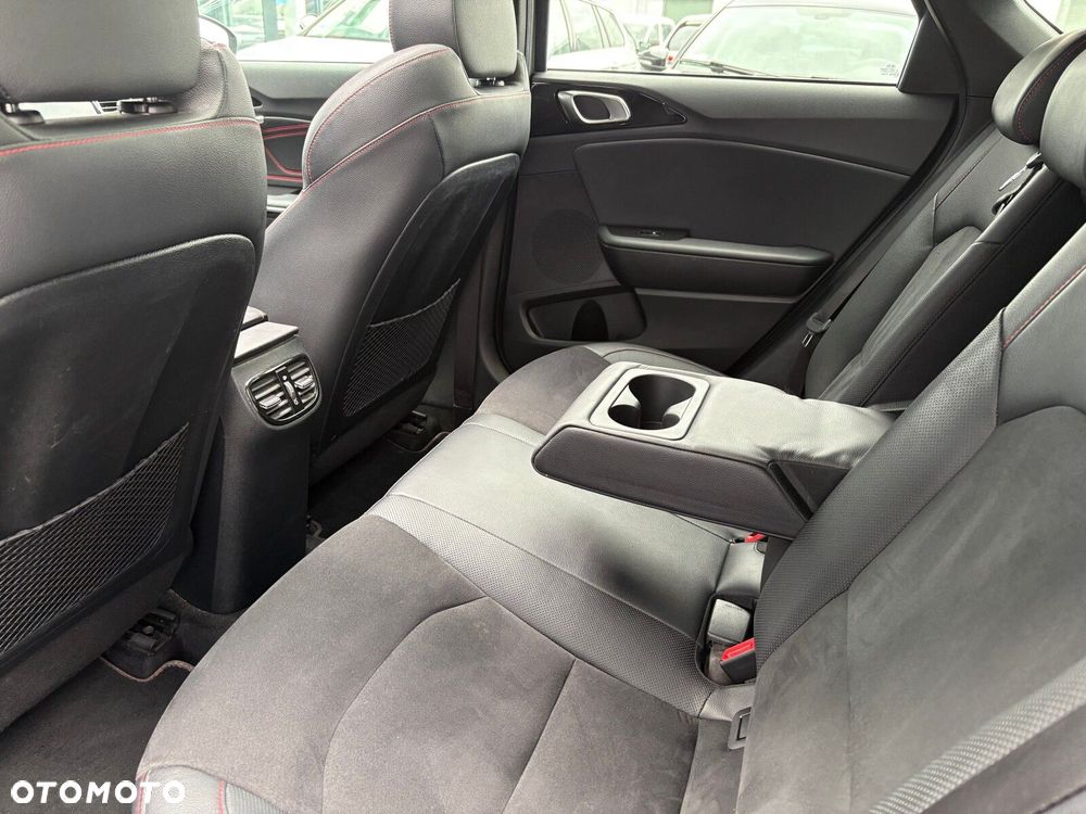 Kia ProCeed 1.6 T-GDI GT DCT - 14