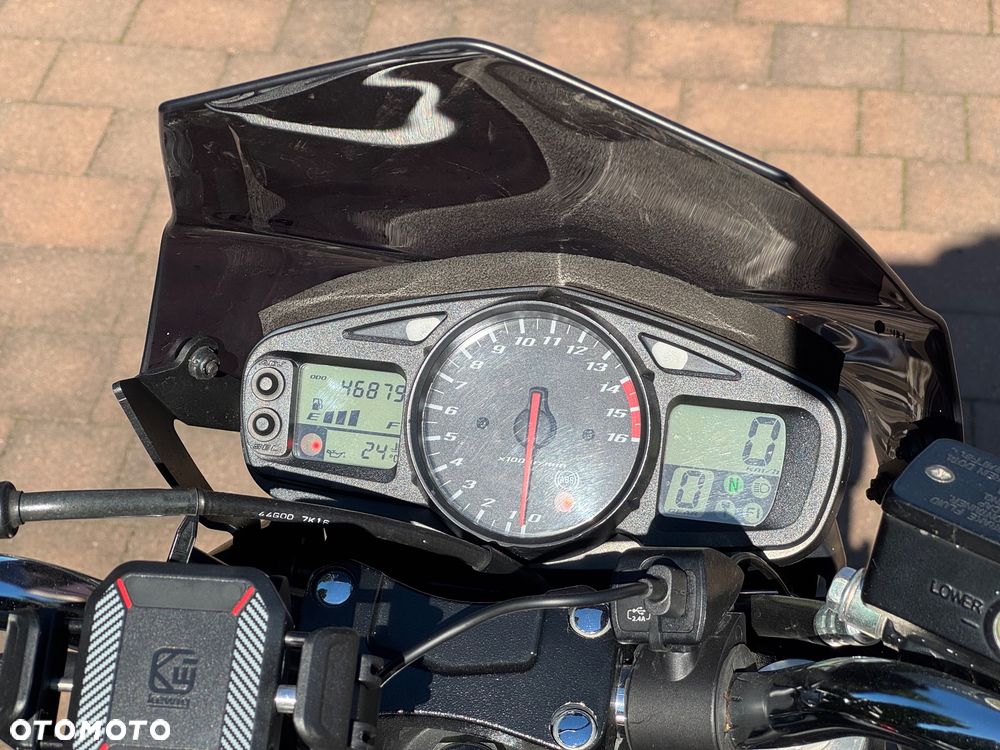 Suzuki GSR - 27