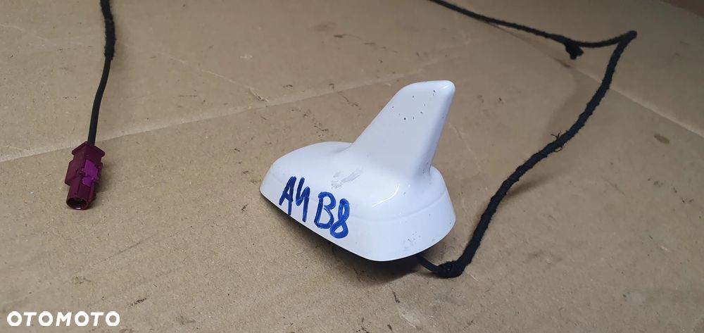 Antena dachowa radia rekin Audi A4 B8 8K5035503D - 2