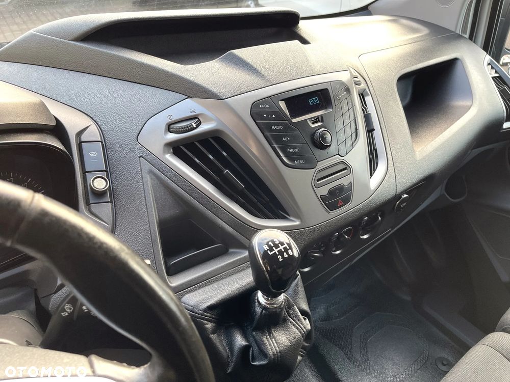 Ford Custom L2H1 - 17