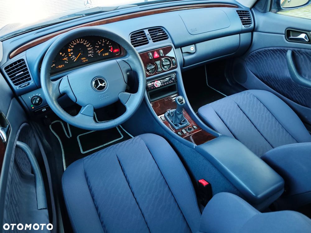 Mercedes-Benz CLK - 22
