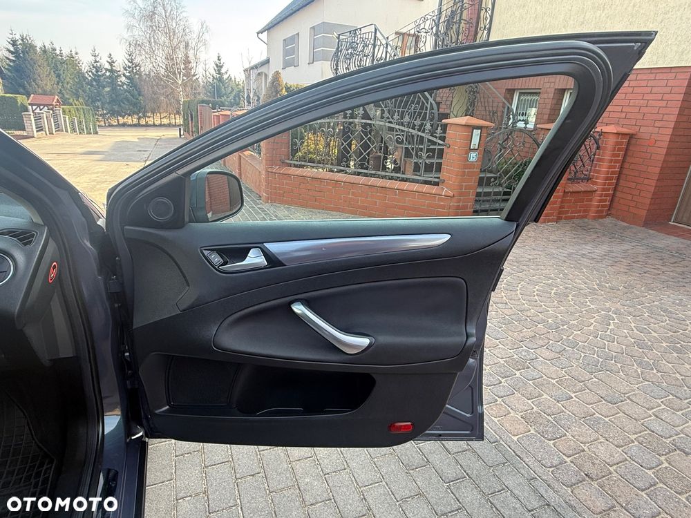 Ford Mondeo 2.0 TDCi Ghia - 19