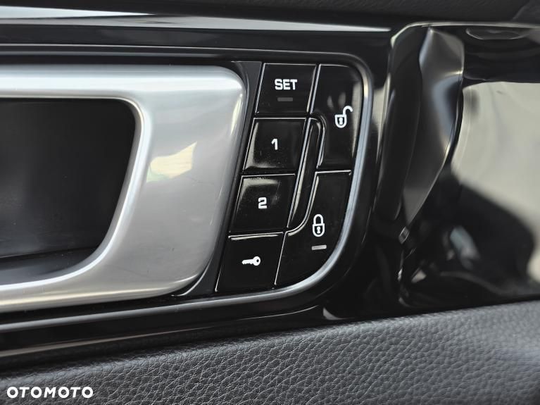 Porsche Panamera 4S - 25