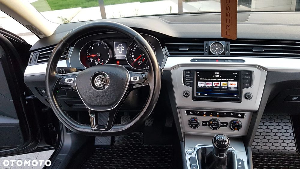Volkswagen Passat 2.0 TDI BMT Highline - 9