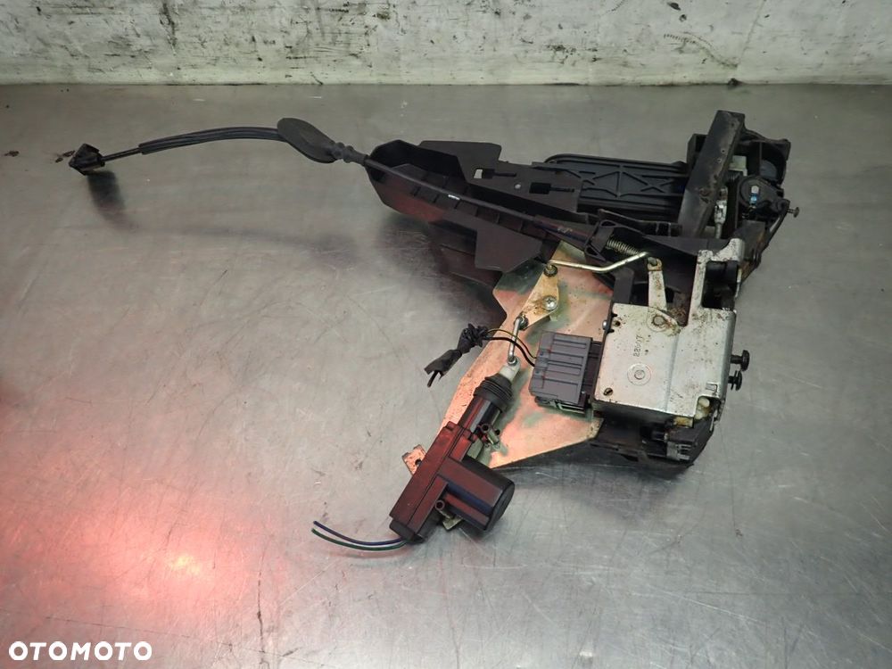 ZAMEK PRAWY PRZÓD DRZWI FORD FIESTA MK5 LIFT - 1