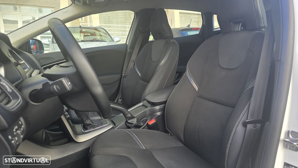 Volvo V40 2.0 D2 Momentum Geartronic - 14