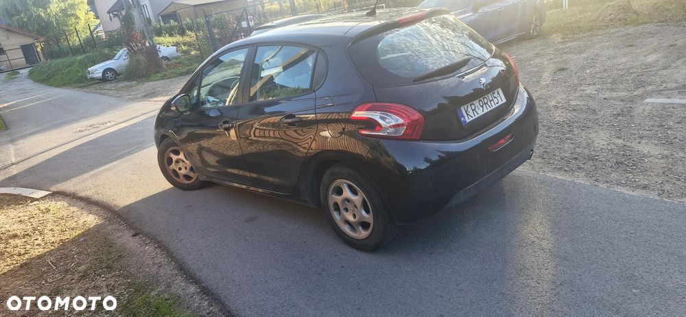 Peugeot 208 2012 photo 2
