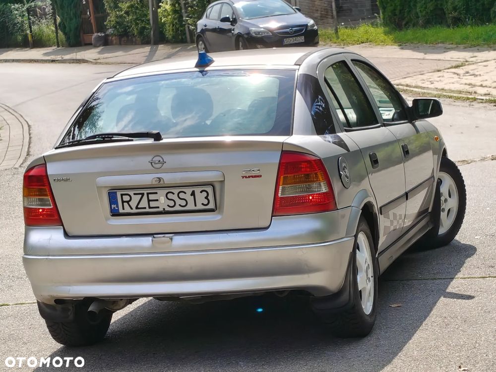 Opel Astra II 2.0 DI Comfort - 27