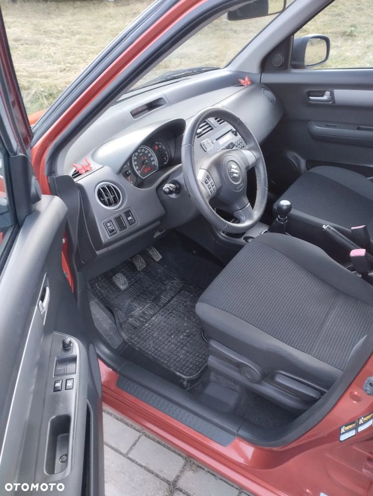 Suzuki Swift 1.3 Sakura - 9