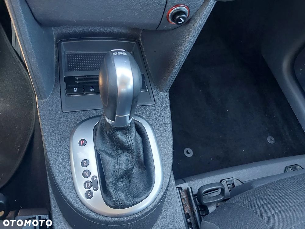 Volkswagen Touran 1.6 TDI DPF DSG Cup - 21