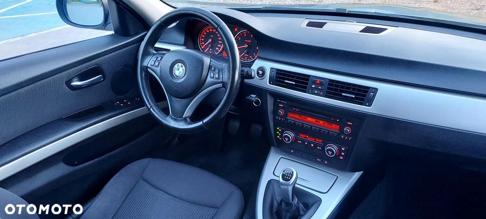 BMW Seria 3 318i Edition Exclusive - 31