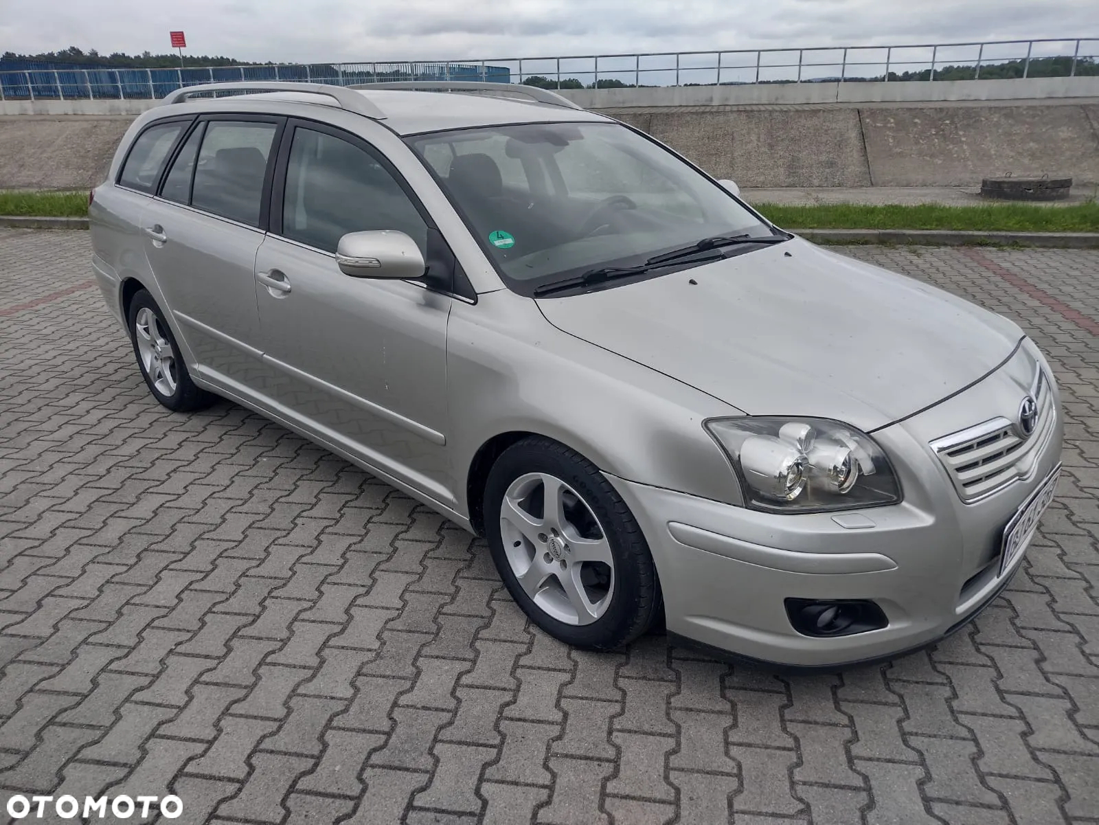 Toyota Avensis 1.8 VVT-i Combi Automatik Sol - 10