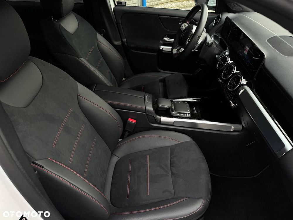 Mercedes-Benz GLB 200 4-Matic AMG Line 8G-DCT - 10