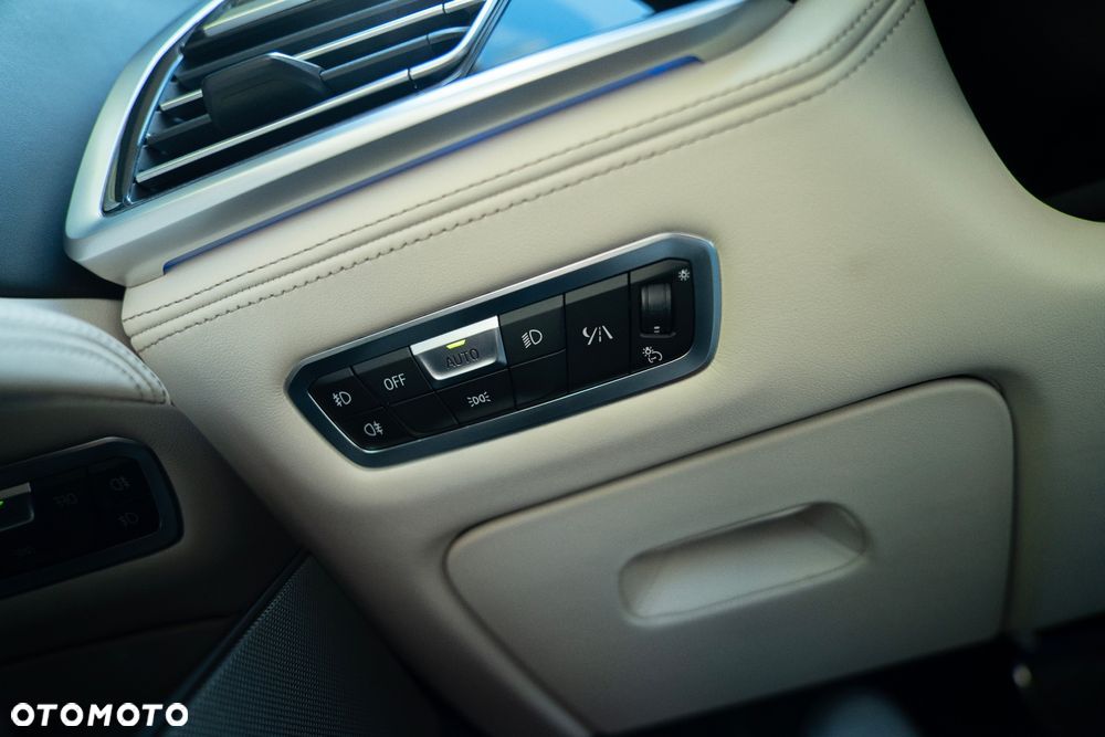 BMW X7 M50i sport - 4