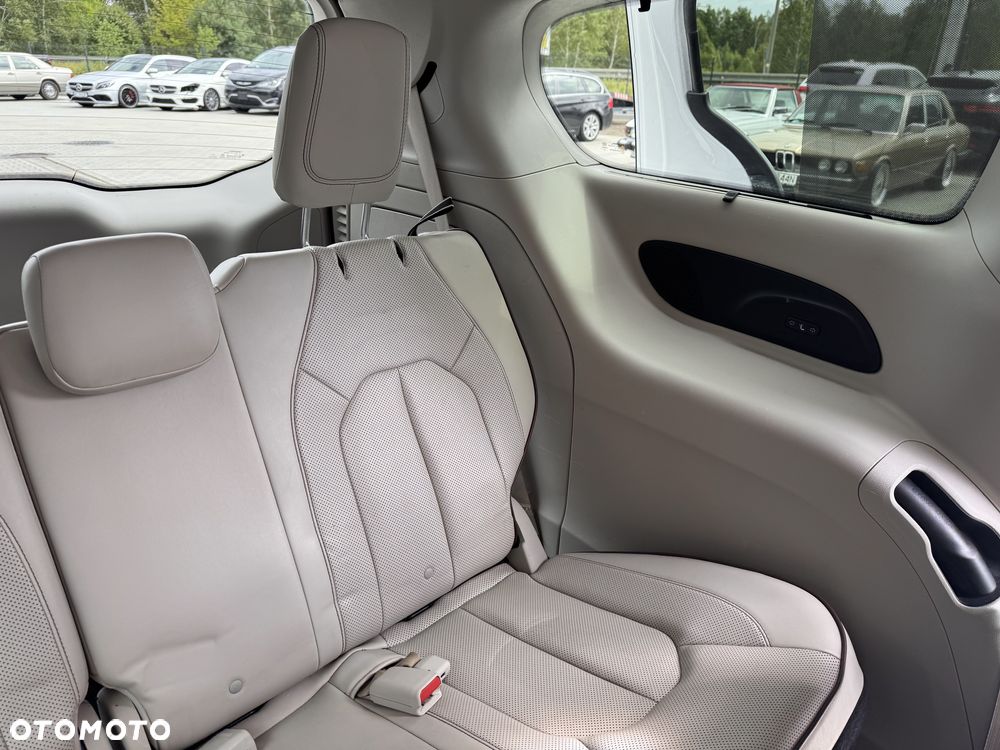 Chrysler Pacifica - 28