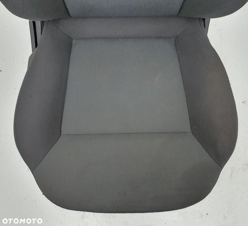 FOTEL PRAWY PRZÓD PRZEDNI PASAŻERA OPEL ASTRA III H EUROPA - 3