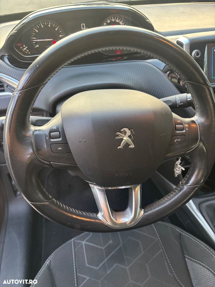 Peugeot 2008 1.2 L PureTech Active - 14