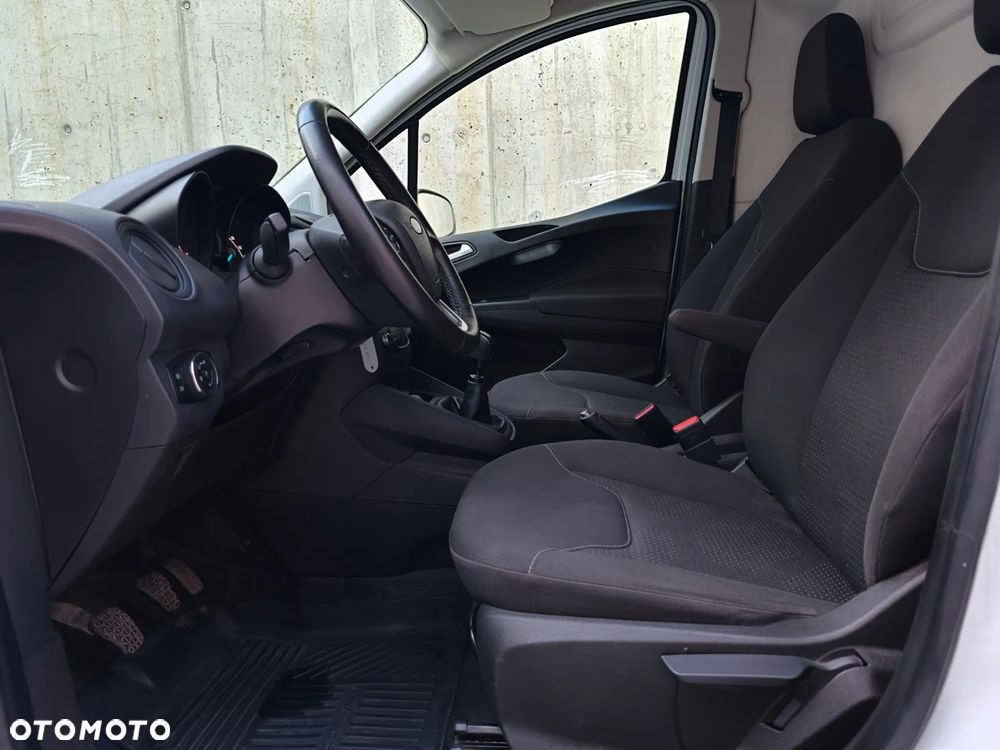 Ford Transit Courier - 18