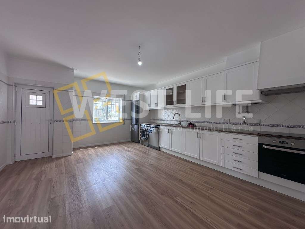 Moradia T3 Renovada - Logradouro e Churrasqueira - A 2 minutos da p... - Grande imagem: 2/28