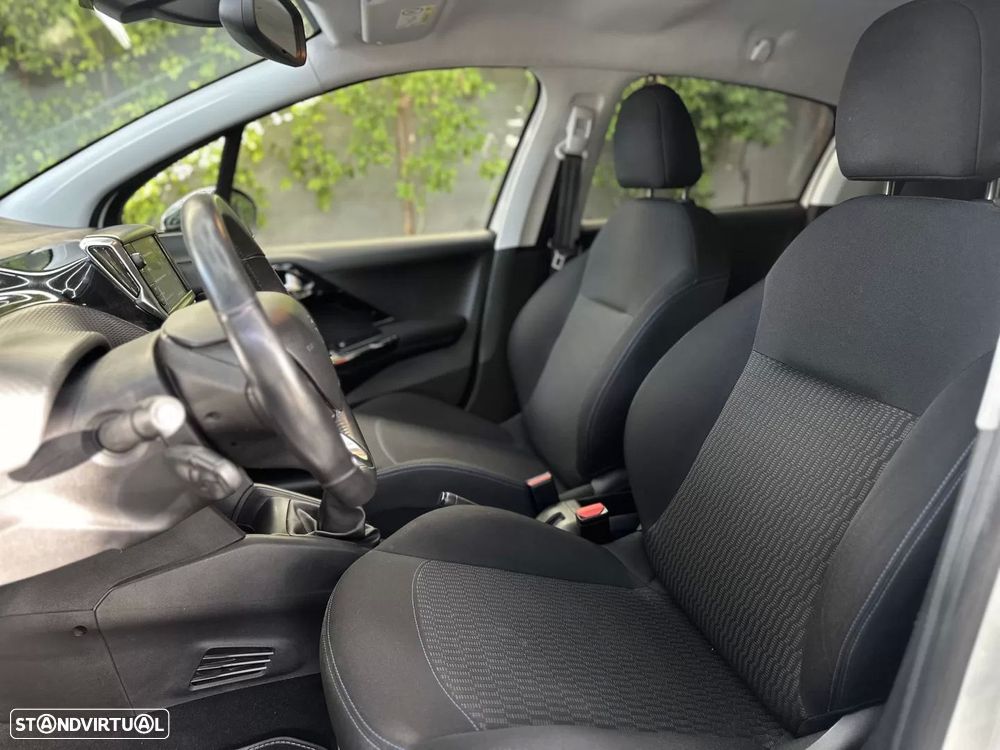 Peugeot 208 1.2 PureTech Style - 11